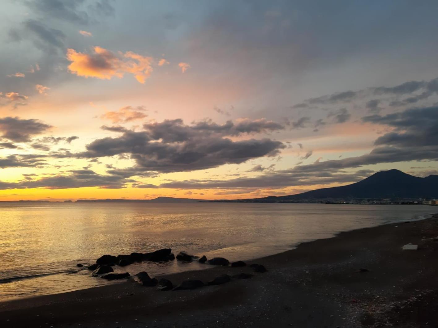 شقة Casa Andrea Tra Napoli E Sorrento كاستيلاّماري دي ستا الغرفة الصورة
